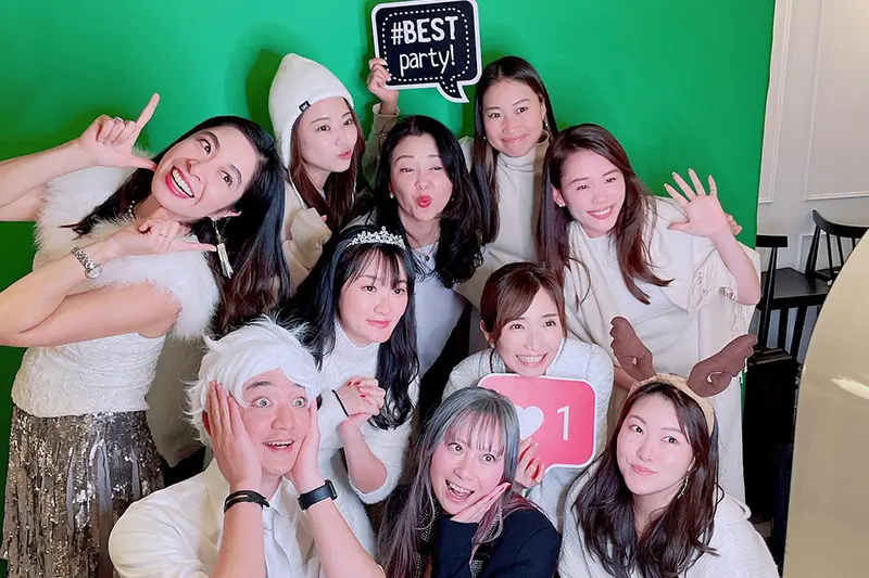 香港婚禮 Photo Booth 打卡大合照，親友現場互動留念