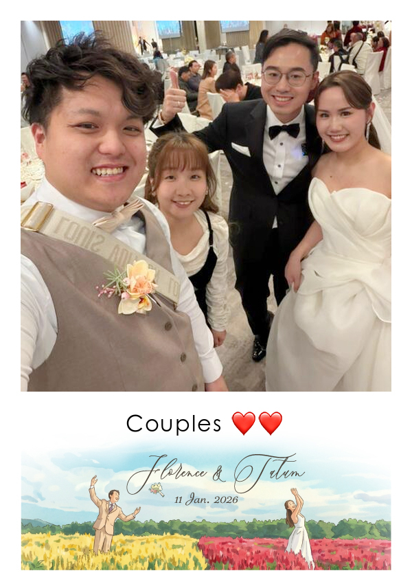 LomoBooth 婚禮即影即印完成相片,新人與兩位親友於婚宴合照,配搭 Florence & Tatum 花田新人插畫 LomoBooth 相框
