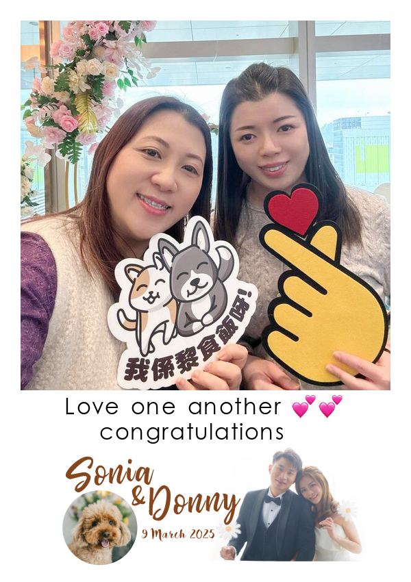 LomoBooth 婚禮即影即印完成相片,兩位婚禮女賓客手持趣味拍照道具合照,配搭 Sonia & Donny 新人相片、狗狗相片及花卉元素 LomoBooth 相框