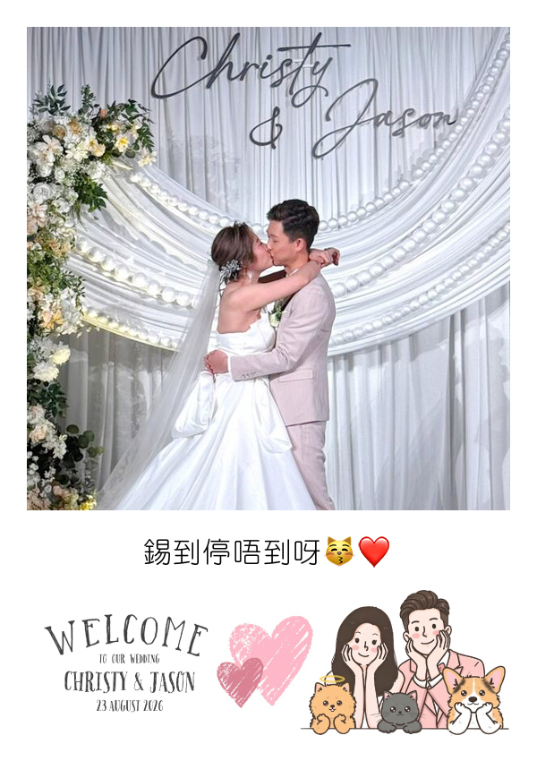 LomoBooth 婚禮即影即印完成相片,新人於婚禮佈置前親吻合照,配搭 Christy & Jason 新人與三隻寵物插畫及粉紅心形圖案 LomoBooth 相框