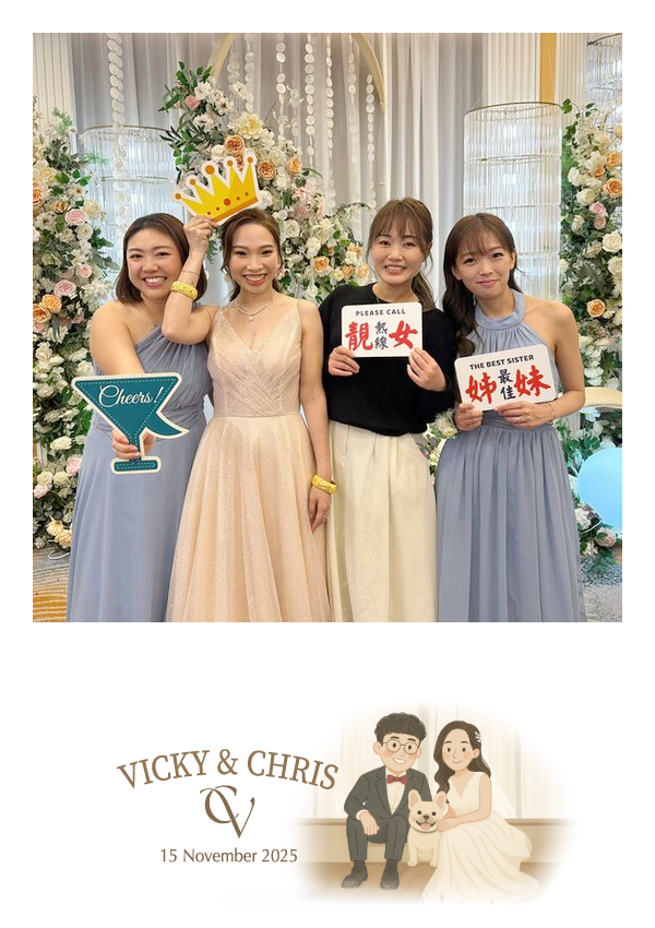 LomoBooth 婚禮即影即印完成相片,四位婚禮賓客於花卉佈置前手持趣味拍照道具合照,配搭 Vicky & Chris 新人與狗狗插畫 LomoBooth 相框